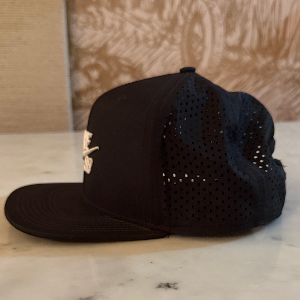 Nike SB Black Hat with White Logo - Picture 2 of 3